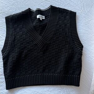 Day & Moon Black Sleeveless Knit Top